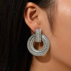 Γυναικεία σκουλαρίκια με κυματιστό ανάγλυφο σχεδιασμό