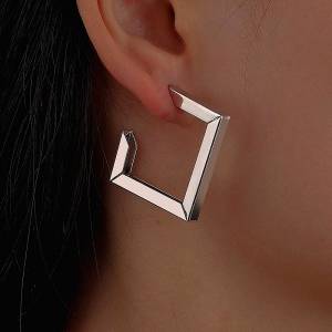 Γυναικεία σκουλαρίκια κρίκοι σε σχέδιο τριγώνων