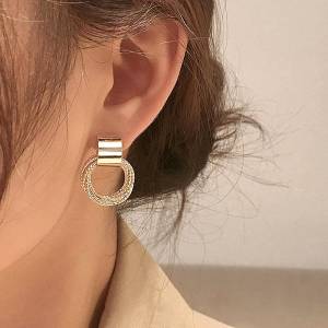 Γυναικεία σκουλαρίκια με δυο κύκλους κρεμαστούς
