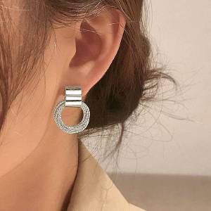 Γυναικεία σκουλαρίκια με δυο κύκλους κρεμαστούς